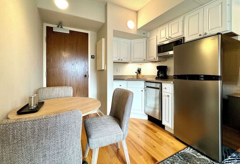 هتل The Gem Museum Suites