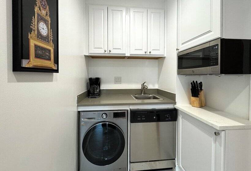 هتل The Gem Museum Suites