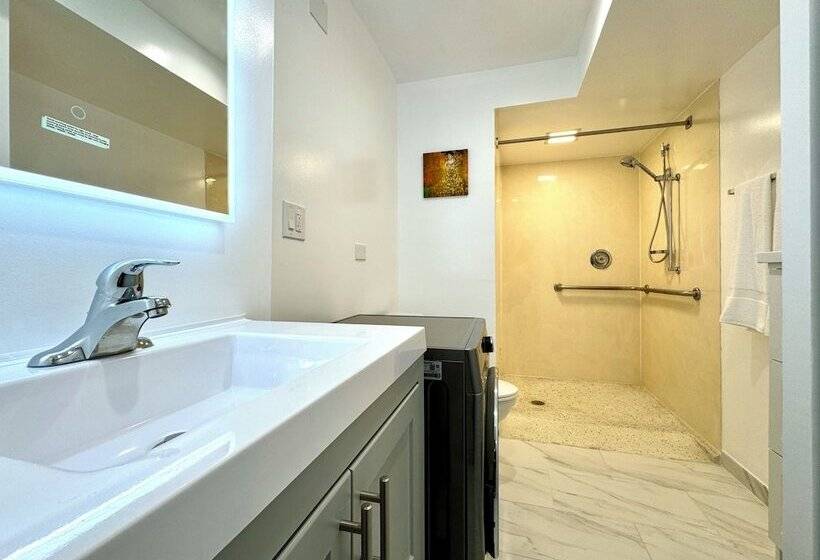 هتل The Gem Museum Suites