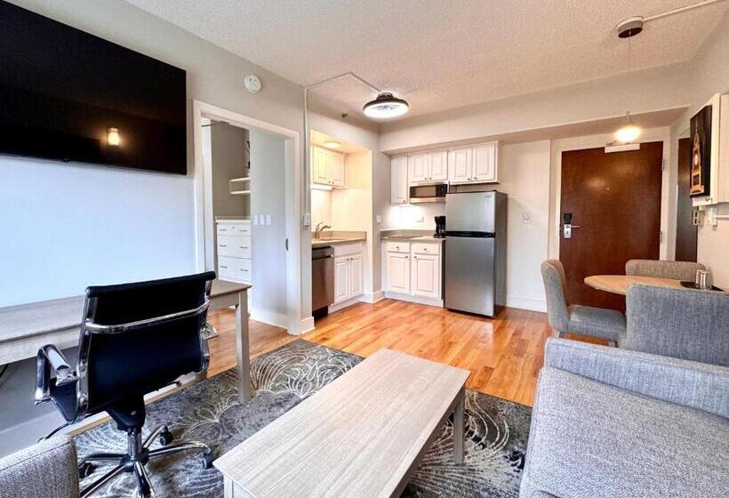 هتل The Gem Museum Suites