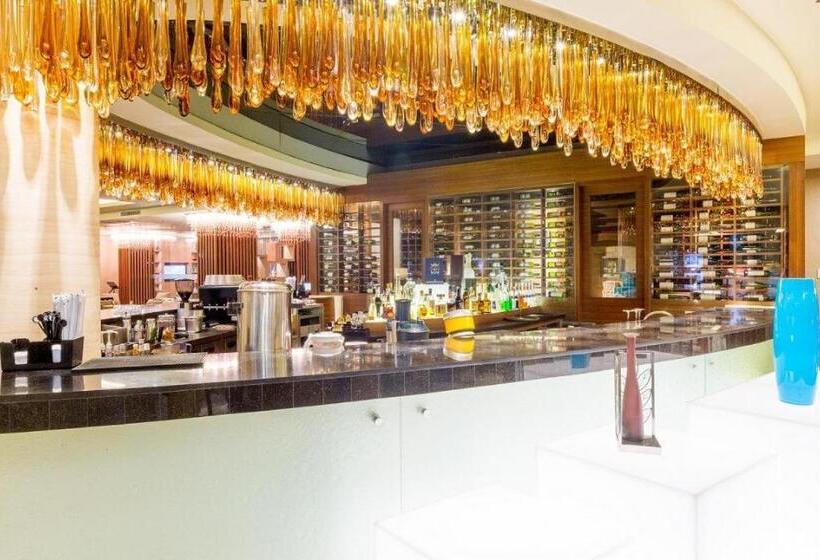 酒店 Wyndham Surabaya City Centre