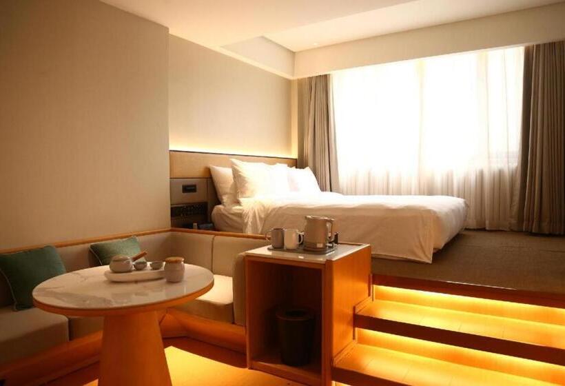 Ji Hotel Bayanzhuo Er Books Tower