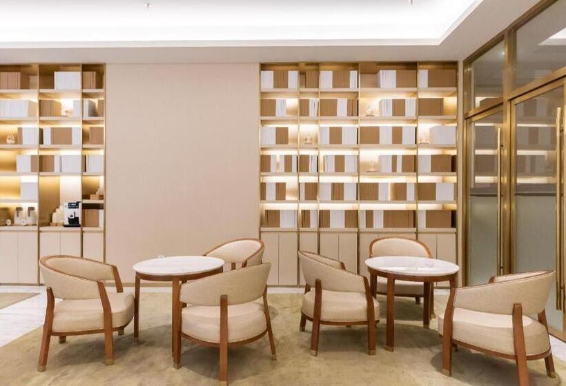 Ji Hotel Shanghai Jiangning Road Metro Station