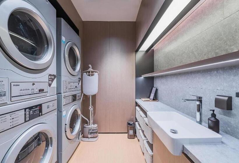 Ji Hotel Shanghai Lujiazui World Plaza