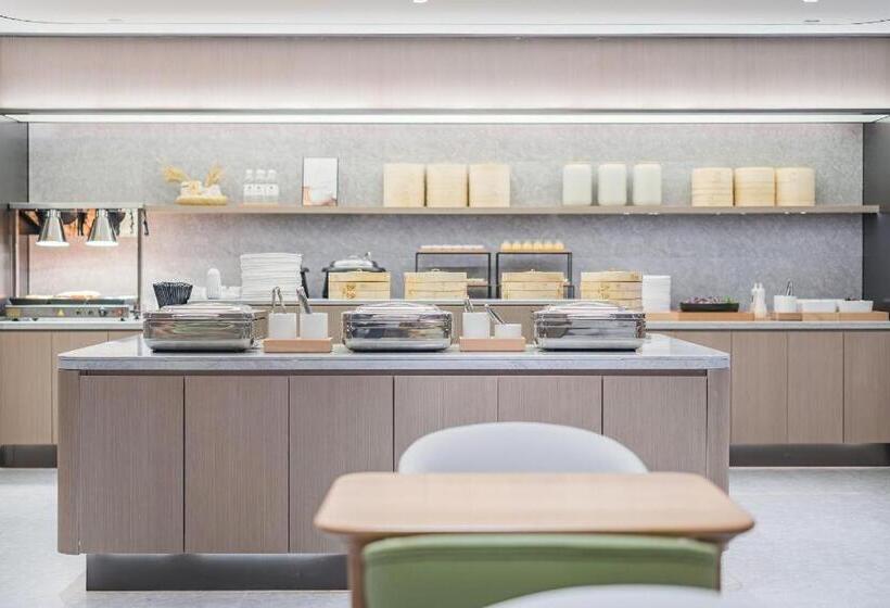 Ji Hotel Shanghai Lujiazui World Plaza