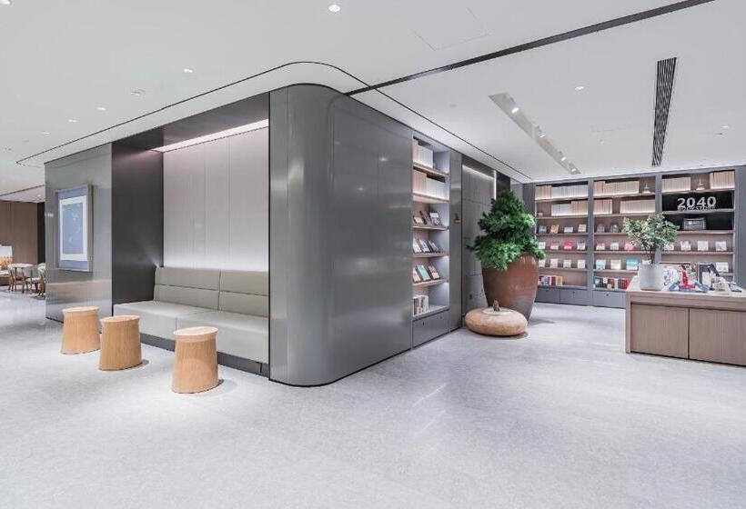 Ji Hotel Shanghai Lujiazui World Plaza