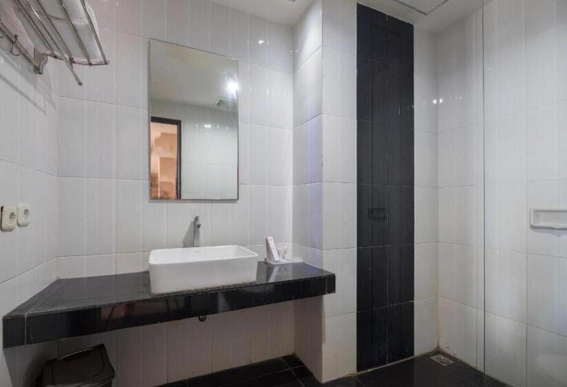 Oyo 1081 Allson City Hotel Makassar