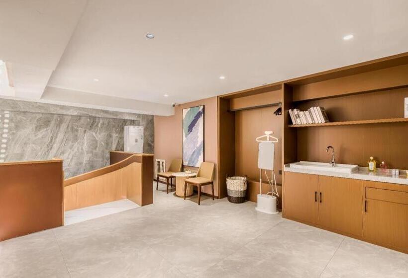 Starway Hotel Harbin West Station West Square