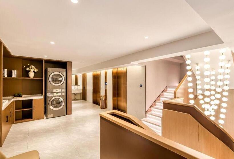 Starway Hotel Harbin West Station West Square