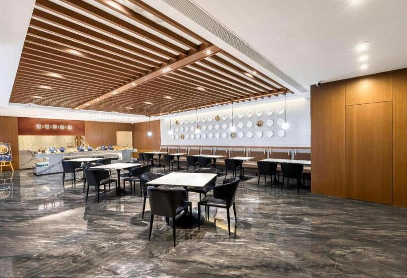 Starway Hotel Harbin West Station West Square