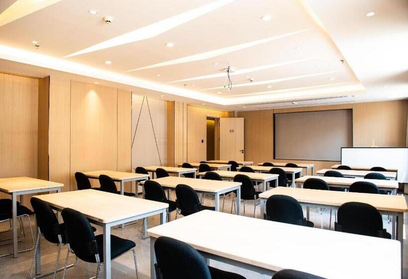 Starway Hotel Lanzhou West Passenger Station North Square