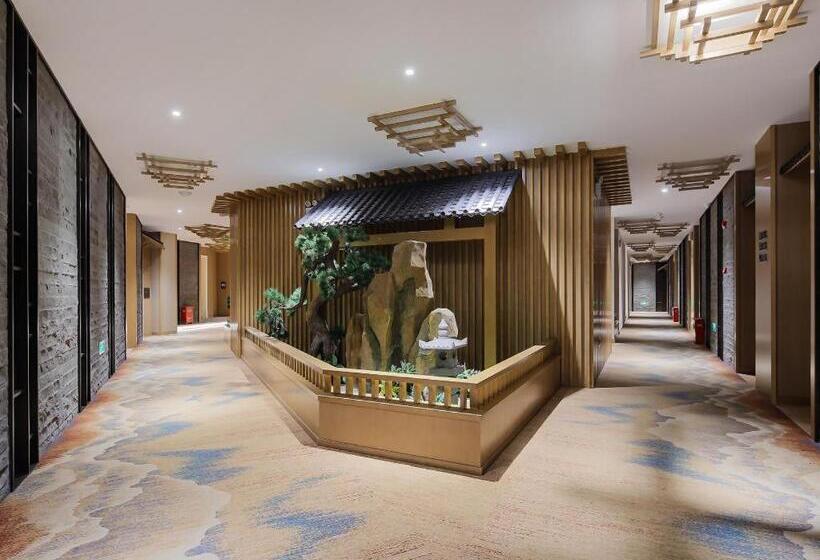 Starway Hotel Liuhe Xiongzhou East Road