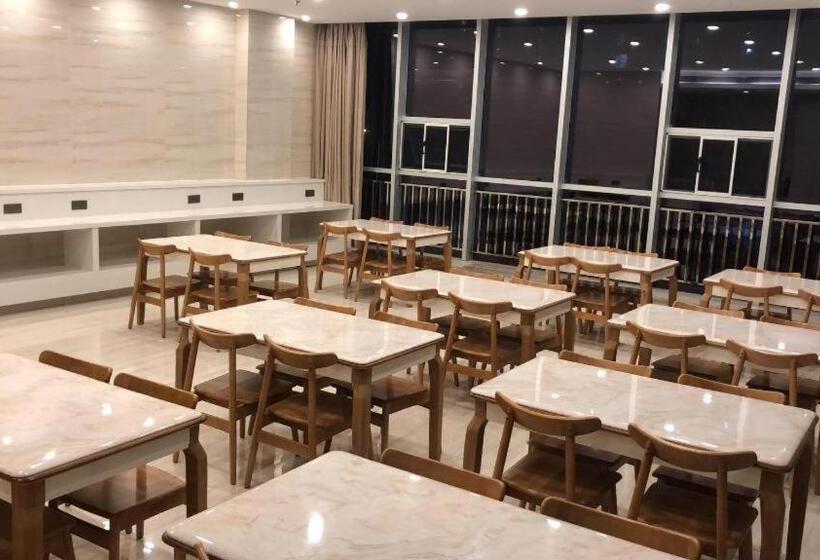 Starway Hotel Taiyuan Hongdenglong Stadium