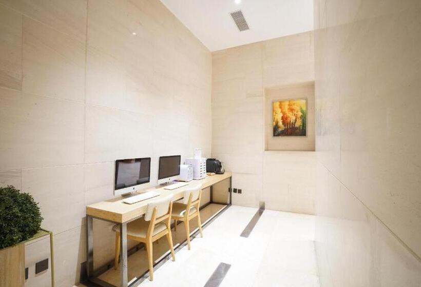 Starway Hotel Yibin Laiyin