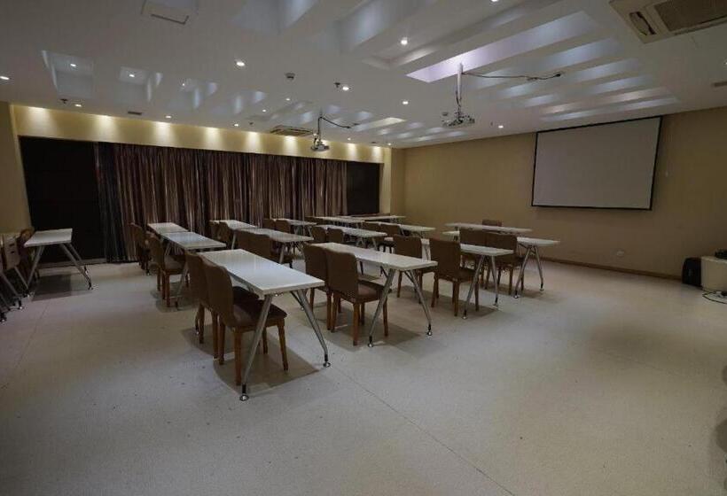 Starway Hotel Yibin Laiyin