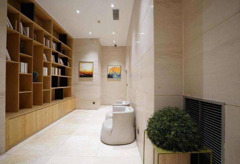 Starway Hotel Yibin Laiyin