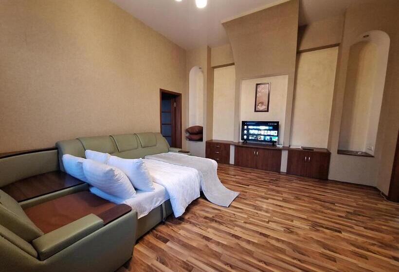 сапсан. двокімнатні квартири. мережа Alex Apartments. документи для відряджень