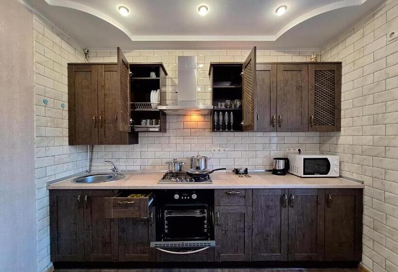 сапсан. двокімнатні квартири. мережа Alex Apartments. документи для відряджень