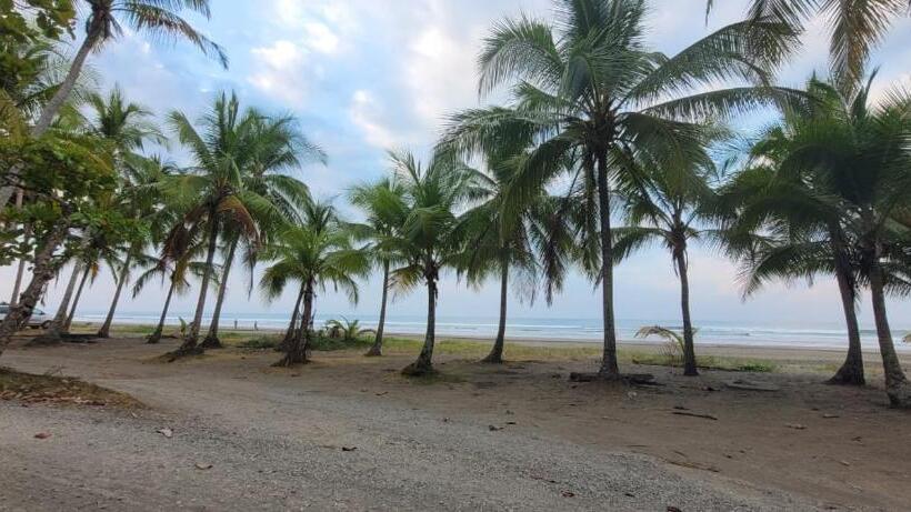 فندق صغير Cabina Azul In Bejuco Beach With Queen Bed But No Air Conditioning