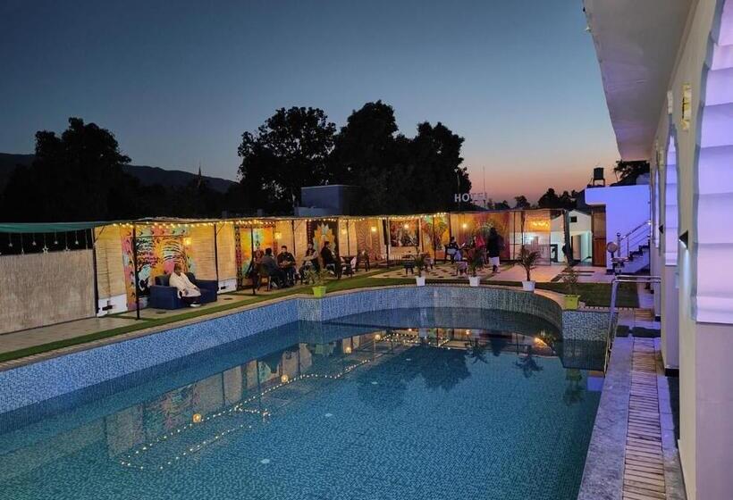 Bed and Breakfast Cafe Cabana And Staycation