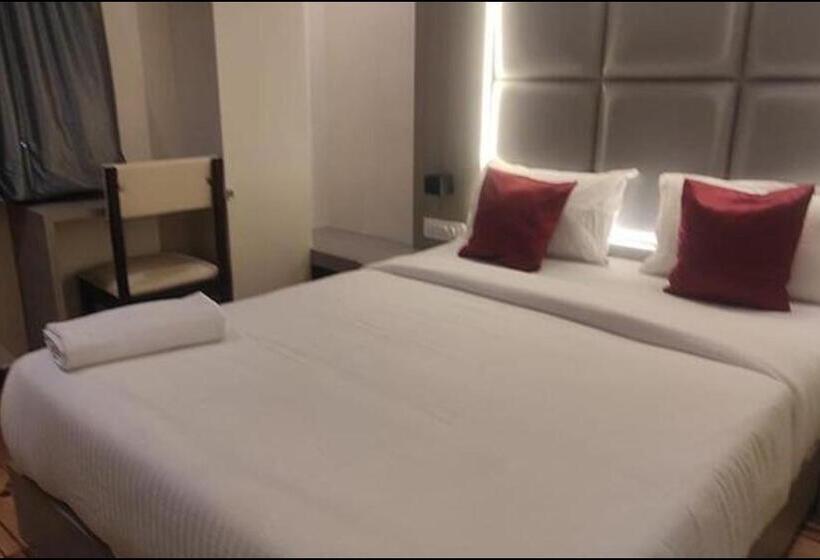 هتل Fabexpress Green House