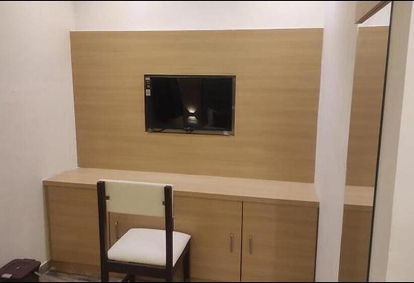 هتل Fabexpress Green House