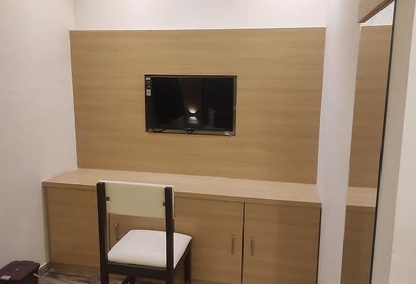 هتل Fabexpress Green House