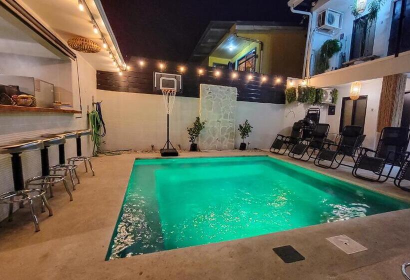 Отель Anika Boutique Suites