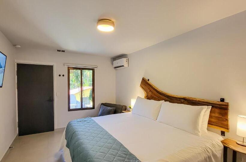 Отель Anika Boutique Suites