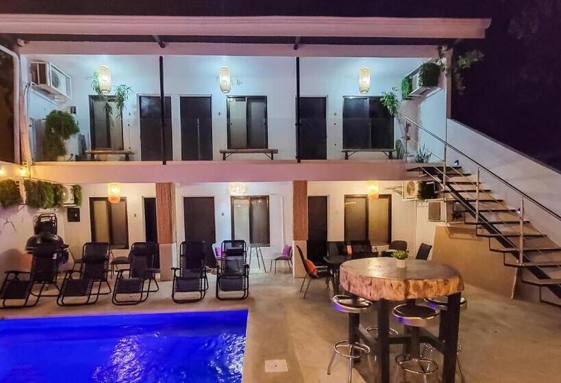 Отель Anika Boutique Suites