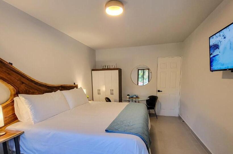 Отель Anika Boutique Suites