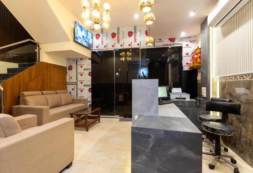 هتل Fabexpress Green House