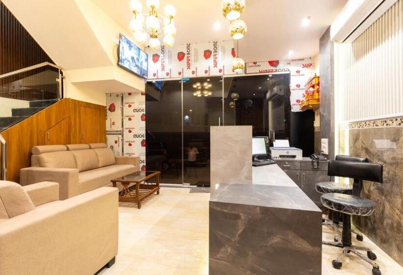 هتل Fabexpress Green House