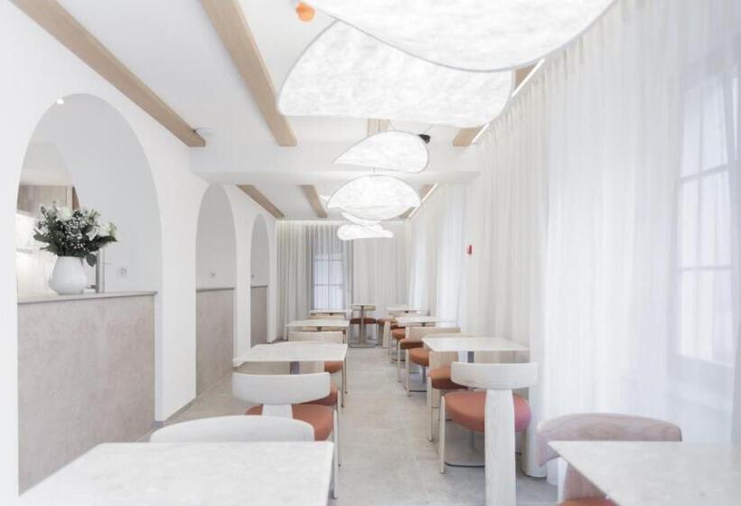 فندق Hôtel De La Cigogne