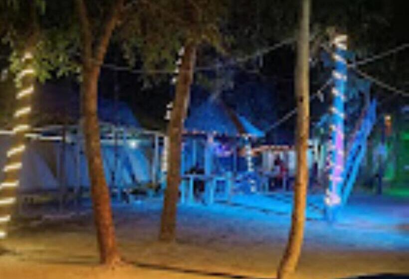 호텔 Mousuni The Dolphin Camp