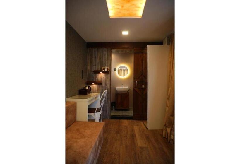 فندق Out Of Box Living Kashid,murud