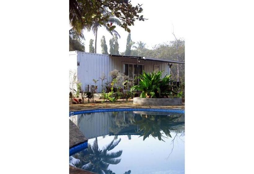 호텔 Out Of Box Living Kashid,murud