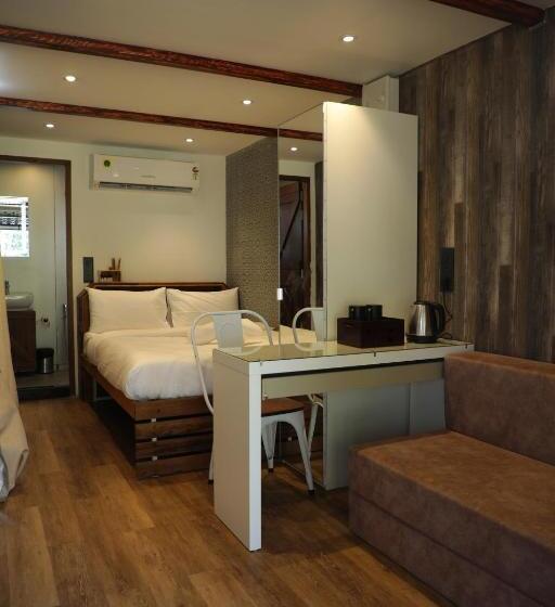 בית מלון כפרי Out Of Box Living Kashid,murud