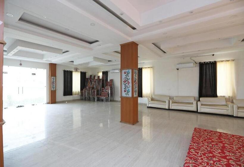 فندق Oyo Diamond Resort