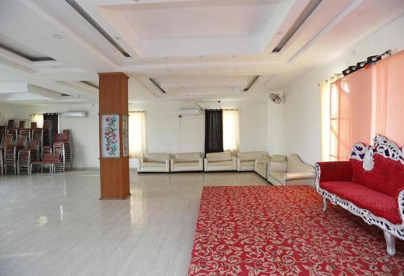 فندق Oyo Diamond Resort