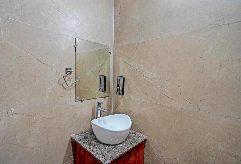 בית מלון כפרי Oyo Fortune Inn