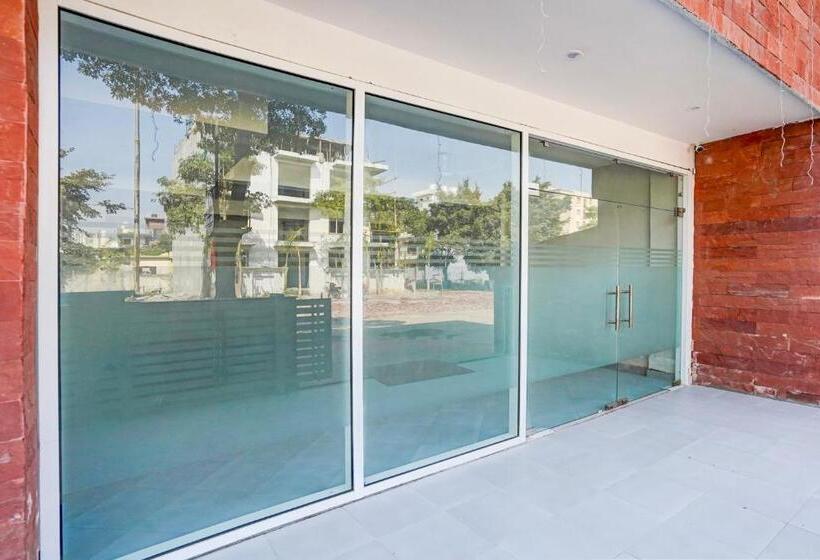 בית מלון כפרי Oyo Fortune Inn