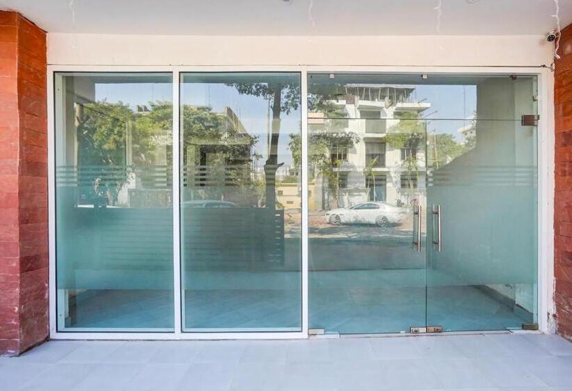 בית מלון כפרי Oyo Fortune Inn