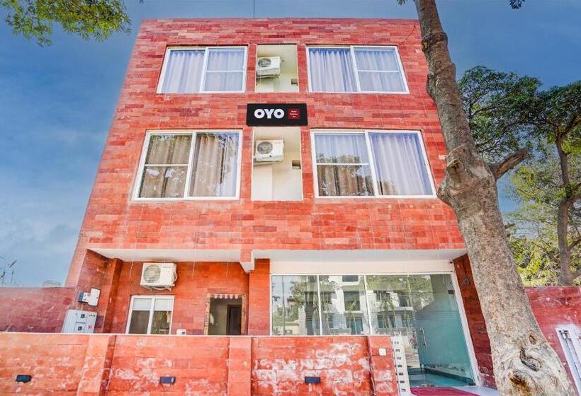 בית מלון כפרי Oyo Fortune Inn