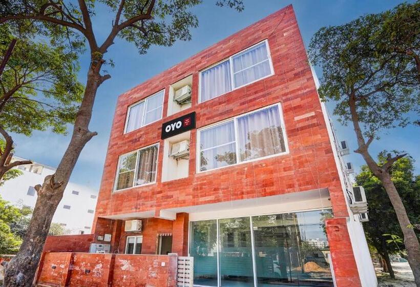 בית מלון כפרי Oyo Fortune Inn