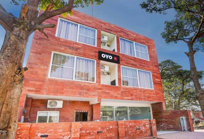 בית מלון כפרי Oyo Fortune Inn