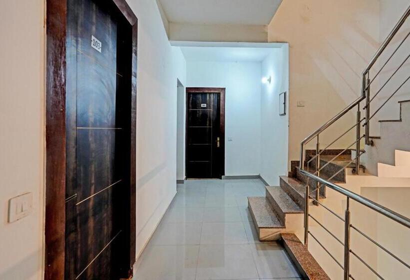 בית מלון כפרי Oyo Fortune Inn