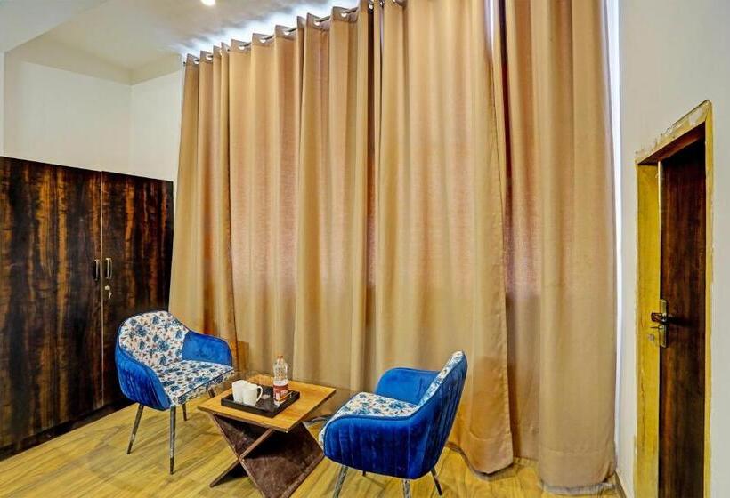 בית מלון כפרי Oyo Fortune Inn