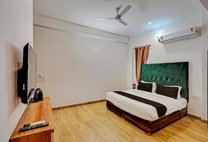 בית מלון כפרי Oyo Fortune Inn