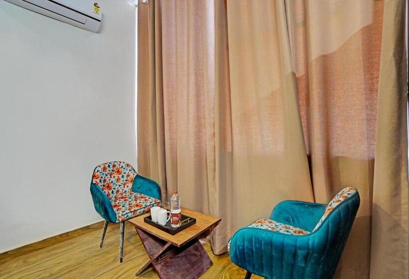 בית מלון כפרי Oyo Fortune Inn